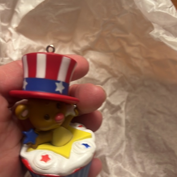 NIB Hallmark “Star-Spangled Bear” Keepsake Cupcake ornament. - Picture 7 of 10
